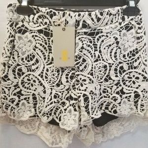 New NWT Teen Women's Black Ivory Floral Flower Leaf Lace Short S